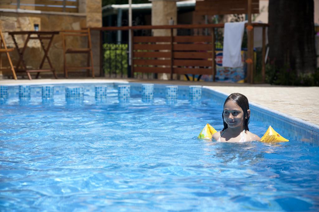 Nikolas Suites Kato Daratso Buitenkant foto